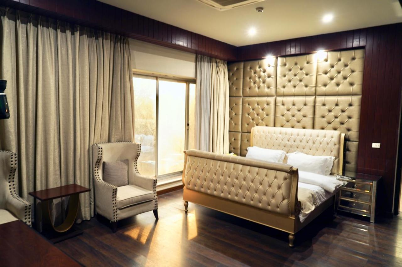 Hotel Circle Club Faisalabad Extérieur photo