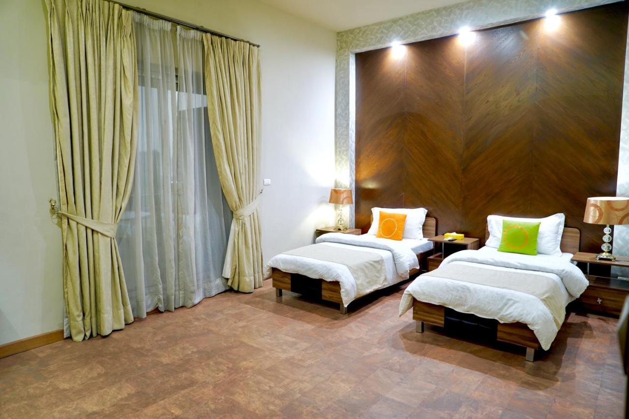 Hotel Circle Club Faisalabad Extérieur photo