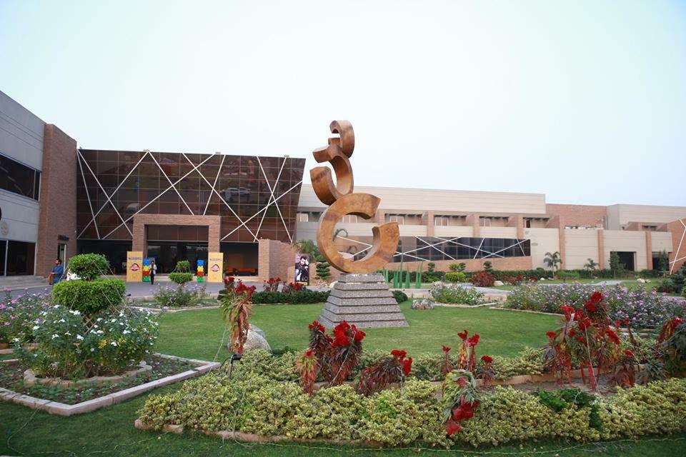 Hotel Circle Club Faisalabad Extérieur photo