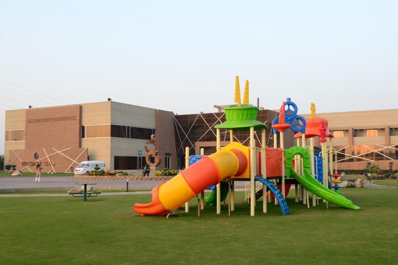 Hotel Circle Club Faisalabad Extérieur photo